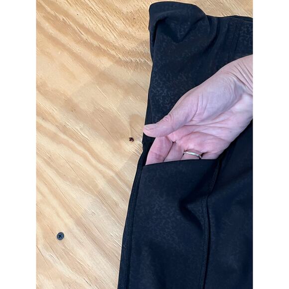 Athleta Black Ultimate Stash Pocket Embossed 7/8 Tight Side/Waist Pocket Size XS - Picture 5 of 16